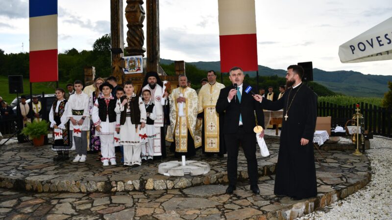 Rugăciune pentru eroii patriei la Crucea – monument de la Domașnea