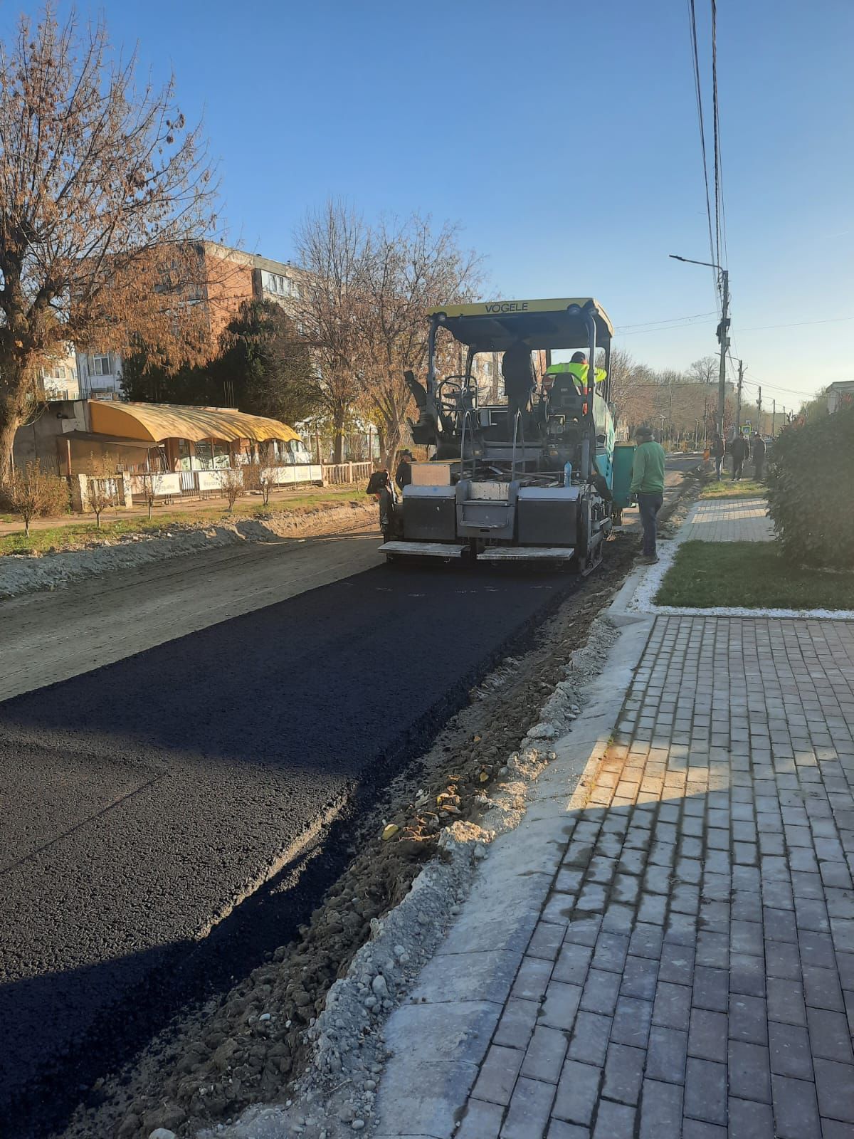 Strada Dunării din Moldova Nouă cunoaște primul strat de asfalt!