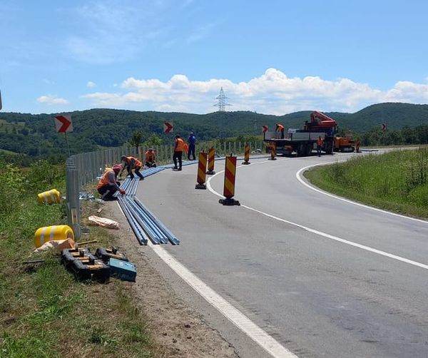 Se montează parapete pe rulouri!